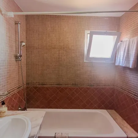 Дом отдыха Aeren House